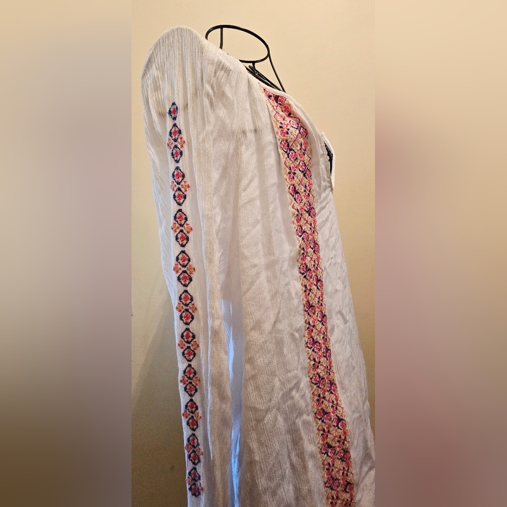 GAP Embroidered Peasant Top - Medium.